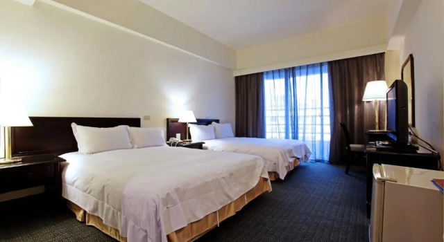 Четырёхместный номер Superior Metro Hotel