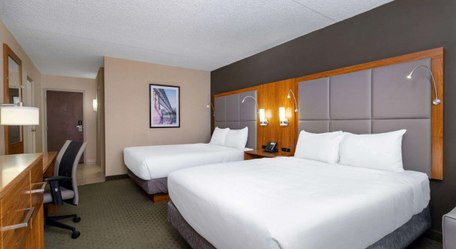 Ramada by Wyndham Northern Grand Hotel & Conference Centre, Забронировать Отель Отели Британской Колумбии 3 звезды, 3*