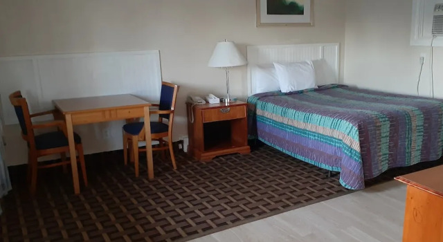 Town Line Inn
