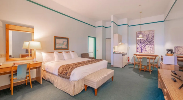Номер Classic The Cedars Inn Hotel & Convention Centre