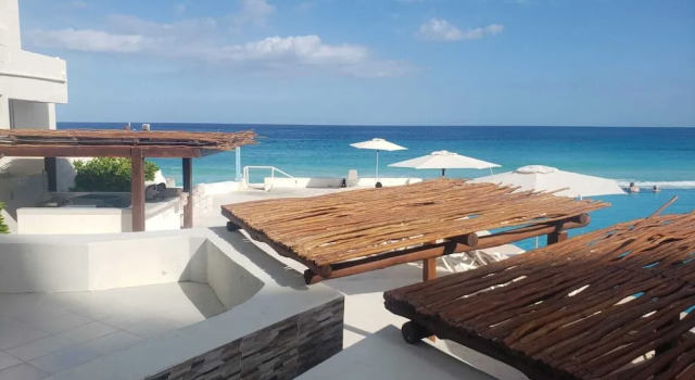 Люкс с балконом Beach and Ocean Front Apartments Cancun