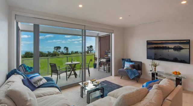 Апартаменты Tahunanui Oceanview Apartment