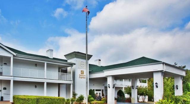 Holiday Inn Express Fayetteville GA, Rezerwuj Hotel Hotele w Fayetteville z parkingiem, Parking