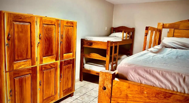 Кровать в общем номере Dom Alberto Hostel