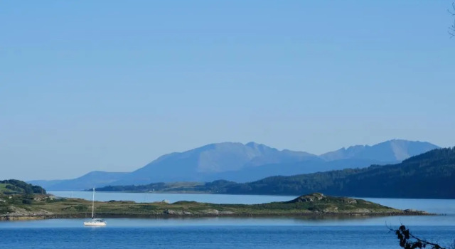 Tighnabruaich Duplex Apartment - Sea Views, Забронировать Апартаменты/квартира Отели Kyles of Bute с парковкой, Парковка