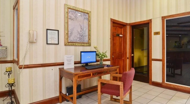 Red Carpet Inn & Suites