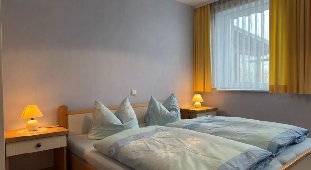 Апартаменты Comfort Charmante Ferienwohnung mit Garten in Wiek