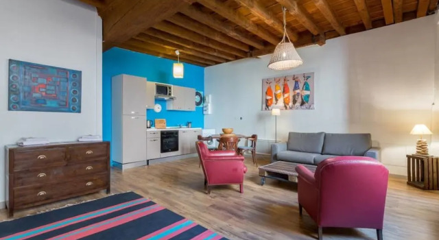 La Tour - Cosy apartment in the Old Town 4, Rezerwuj Apartament Hotele w Rhône z parkingiem, Parking