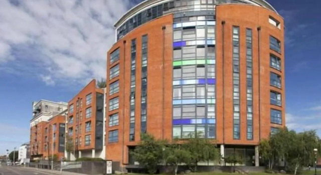 Q-East, Забронировать Отель Отели Рединга с парковкой, рядом с Reading Central Library, Парковка