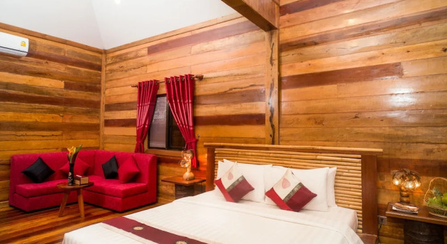 Семейное бунгало Floating Khmer Village Resort