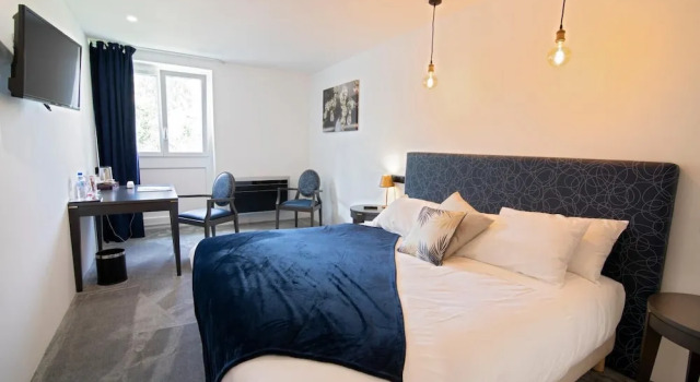 Двухместный номер Comfort Hôtel Bomotel