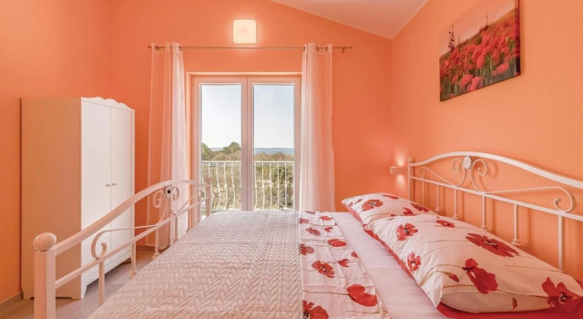 Nice Home in Vodnjan with Hot Tub, WiFi & 4 Bedrooms