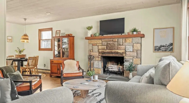 Коттедж The Pines Cozy Arrowhead Lake Escape With Pools and Outdoor Adventures
