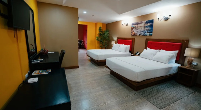 Четырёхместный номер Deluxe Runway Hotel