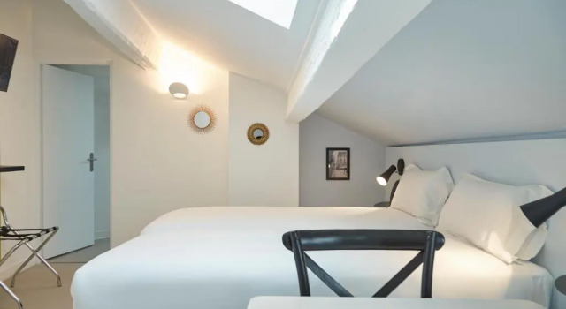 Двухместный номер Standard Мансарда Hôtel Amista Marseille