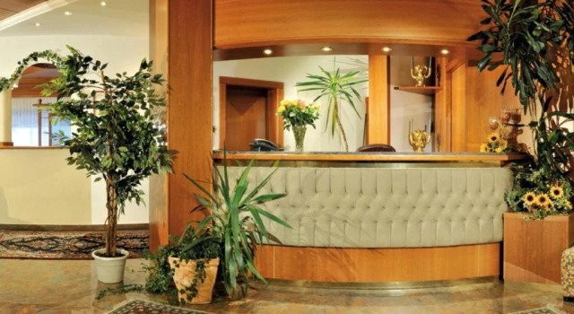 Apparthotel Garni Monte, Rezerwuj Apartamentowiec hotelowy Hotele w Tyrol z parkingiem, Parking