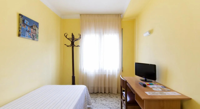 Hostal Fabrellas, Buchen Sie Hostel Hostels in Girona, Hostel