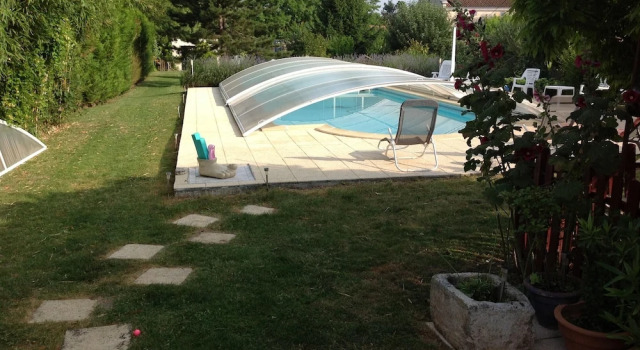 Apartment Faubourg Taillebourg, Rezerwuj Apartament Hotele w Charente-Maritime z parkingiem, Parking