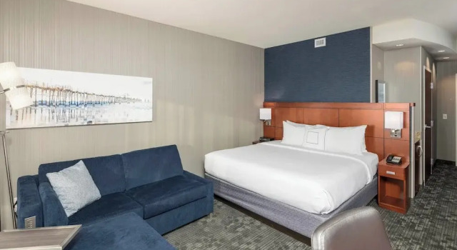 Двухместный номер Standard с балконом Courtyard San Diego Oceanside