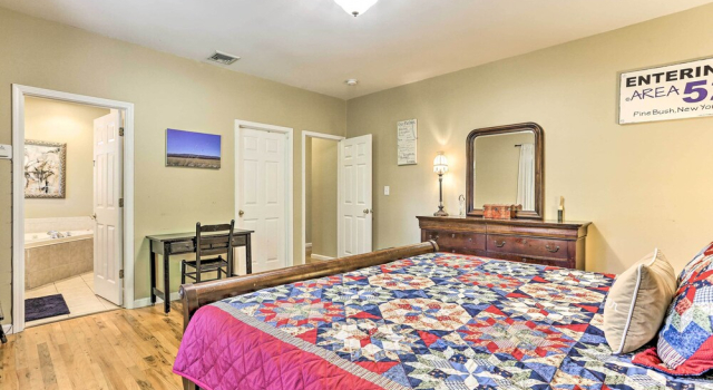 Коттедж Pet-friendly Grand Pine Bush Retreat on 2 Acres!