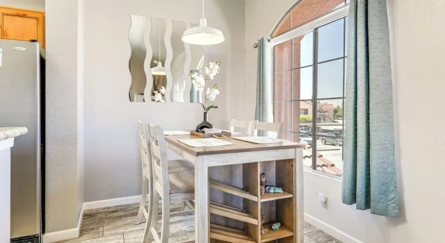 Walk to Rotary Park: Lake Havasu City Condo, Забронировать Отель Лейк-Хавасу-Сити штат Аризона, рядом с Grace Arts Live