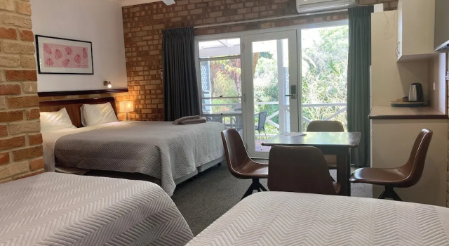 Номер Grand Edge Of The Forest Motel