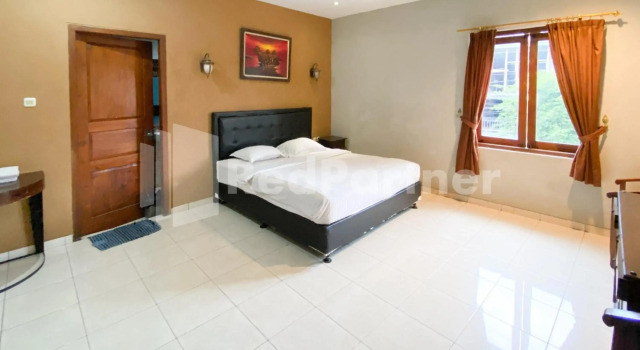 Istana Griya 2, Boek Hotel Solo. Central Java