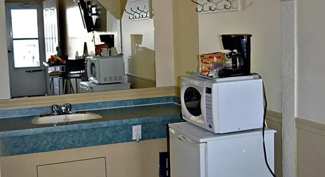 Четырёхместный номер Standard Centre Suite Inns Motel