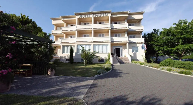 Hotel Epario, Prenota Hotel Hotel a Isole Quarnerine con parcheggio, Parcheggio