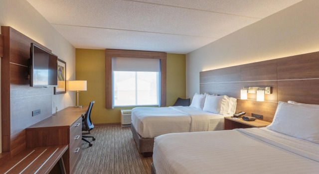 Четырёхместный номер Standard Holiday Inn Express & Suites - Belleville by IHG