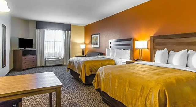 Шестиместный люкс MainStay Suites Watford City - Event Center