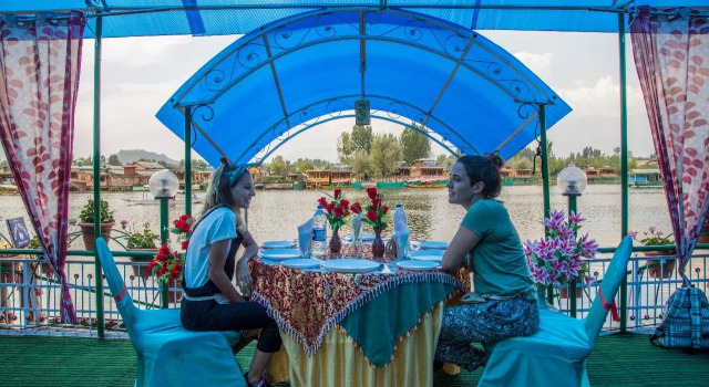 Swan Group of Houseboats, Golden Dal Lake, Забронировать Отель Сринагар Jammu & Kashmir Ski