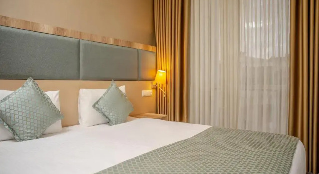Трёхместный номер Deluxe Mari Suites Hotel