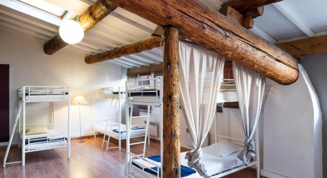 Кровать в общем номере Vertigo Hostel
