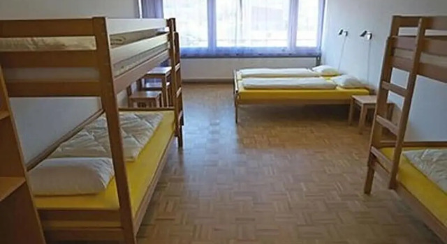 Кровать в общем номере Jugendherberge Romanshorn
