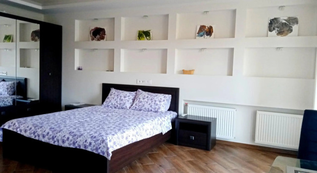 1-room Studio center, Prenota Hotel Čerkasy Cherkasy