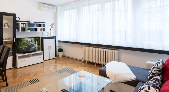 Modern Apartment few Steps From Main Square!, Забронировать Апартаменты/квартира Отели Загреба с парковкой, рядом с Zagreb Stone Gate, Парковка