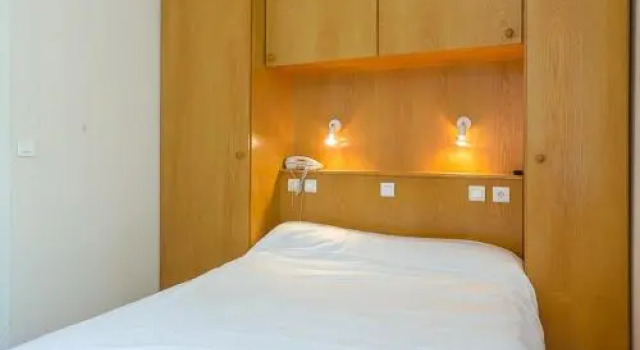 Hôtel Platanes, Rezerwuj Hotel Étauliers Gironde