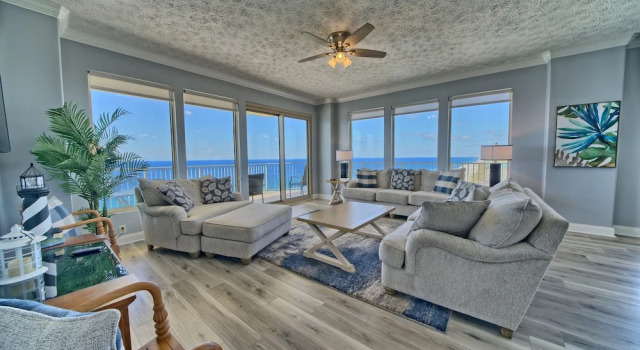 Spacious Tropical Condominium at 17th Floor with Beach and Pool Access - Unit 1707 by RedAwning, Забронировать Апартаменты/квартира Панама-Сити Панхэндл Флорида, рядом с Загородный клуб "Сигнал Хилл"