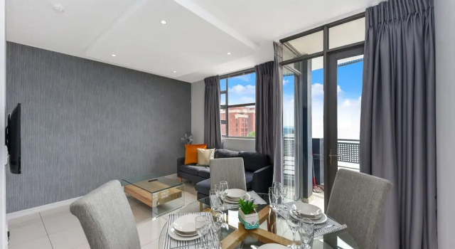Апартаменты Luxury Easy Stay - The Median Rosebank