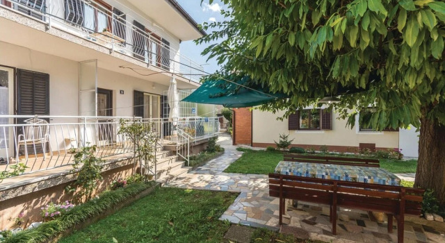 Beautiful Home in Lovrecica With Wifi and 2 Bedrooms