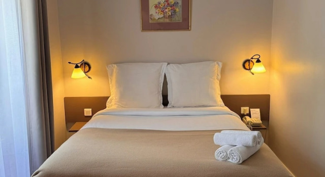 Номер Standard Hotel Paris Vesinet-LogisHotels et Domaine Evenementiel