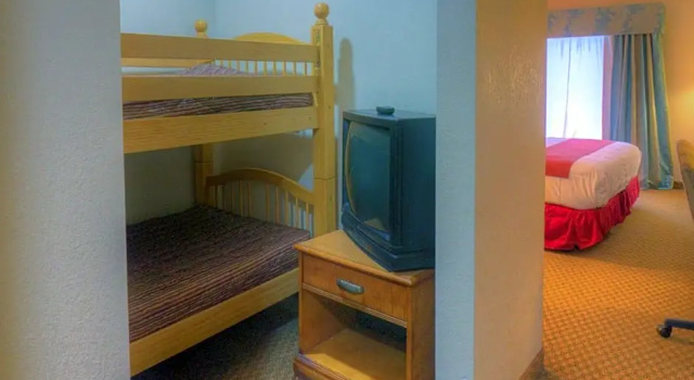Четырёхместный люкс Hotel M Mount Pocono