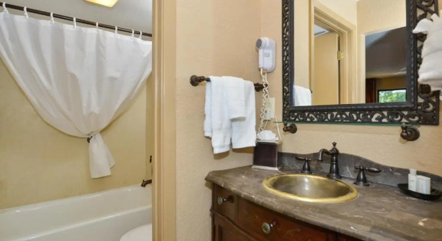 Люкс Best Western Plus Landing View Inn & Suites