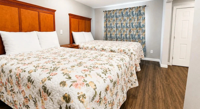 Шестиместный номер Standard Royal Gateway Motel