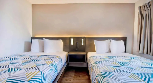 Четырёхместный номер Deluxe Motel 6-Vallejo, CA - Six Flags West