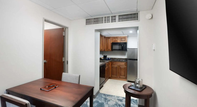 Двухместный полулюкс DoubleTree by Hilton Houston Medical Center Hotel & Suites