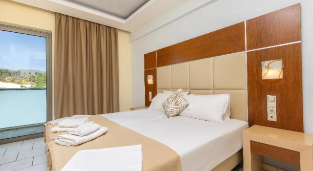 Двухместный номер Standard с балконом Esperia Hotel