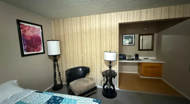 Четырёхместный номер Standard Columbia Inn Motel CA 49