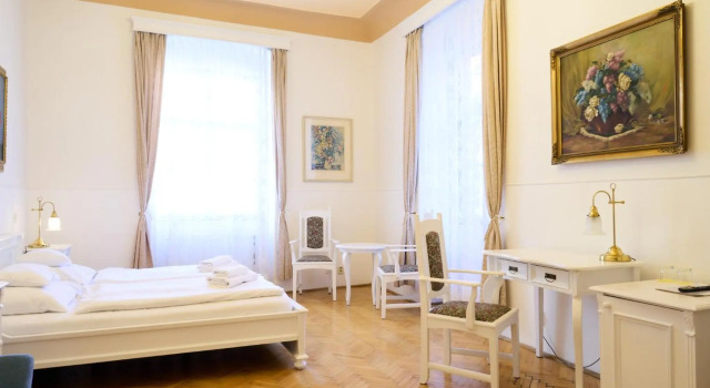 Hotel U Zlateho jelena, Prenota Hotel Praga 1 Praga, vicino a Cappella di Betlemme